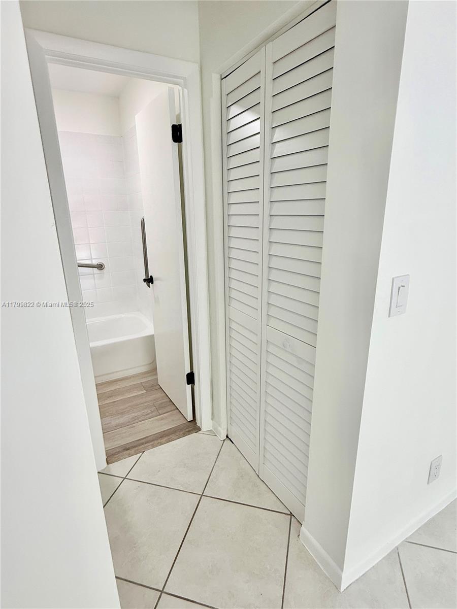 6310 NW 28th St, Sunrise, Florida image 12