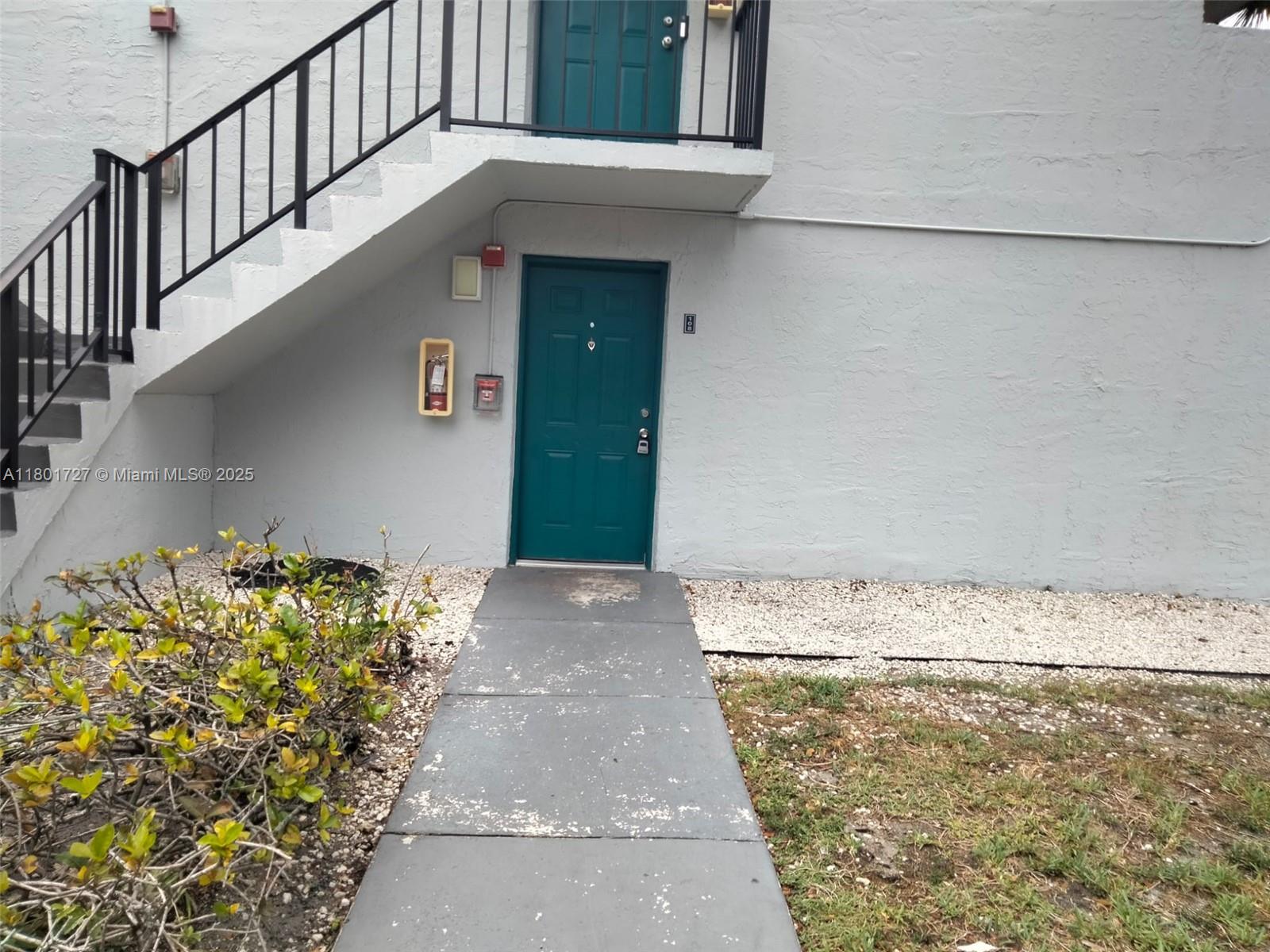 Residential, Hialeah, Florida image 2