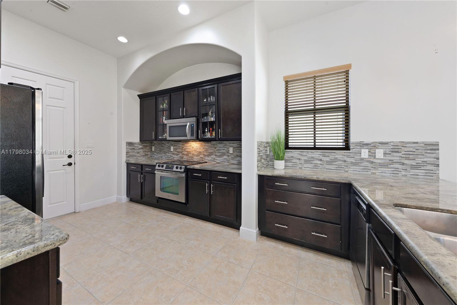 2691 NW 83rd Ter, Cooper City, Florida image 8