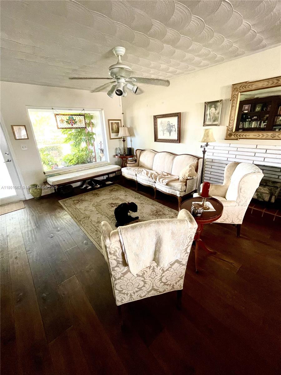 327 SE 2nd Ave, Dania Beach, Florida image 12