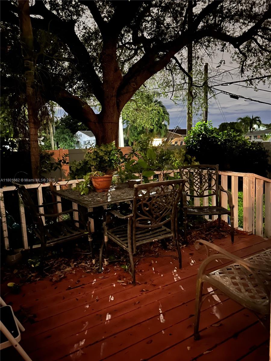 327 SE 2nd Ave, Dania Beach, Florida image 6