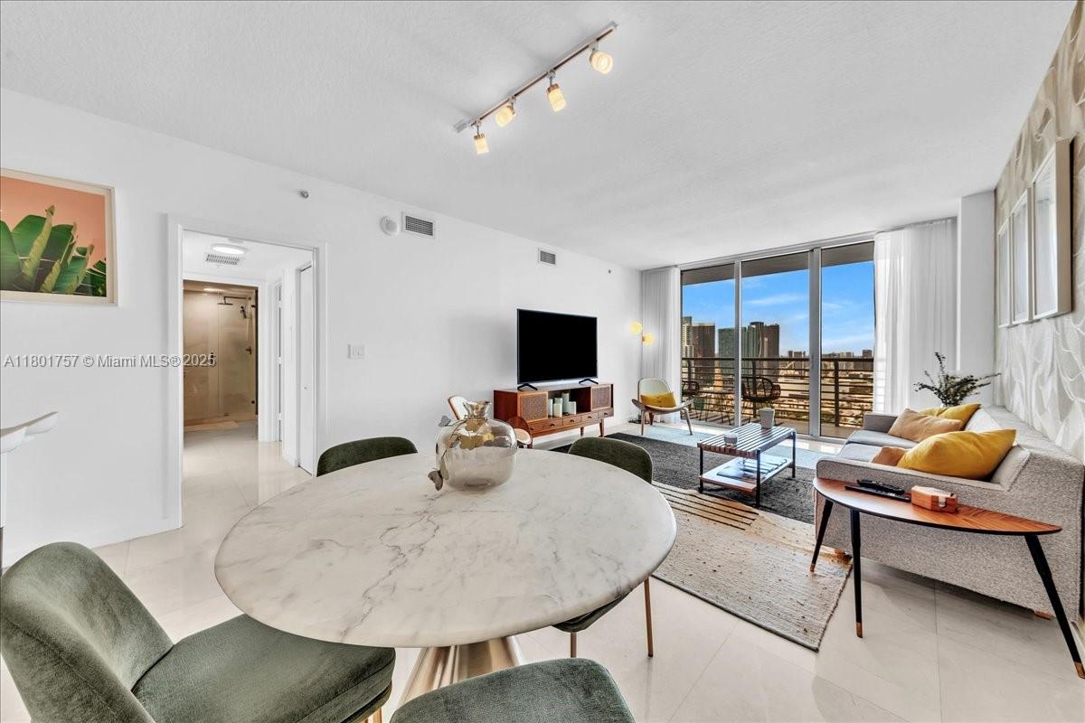 Apartamento à Venda em Miami, FL