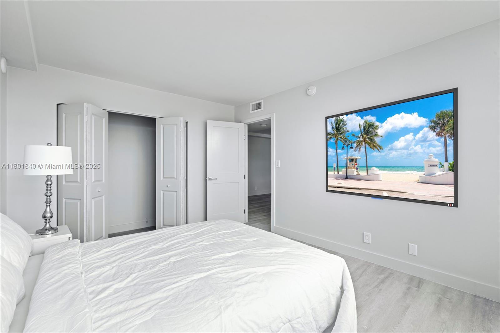 137 Golden Isles Dr #305, Hallandale Beach, Florida image 10