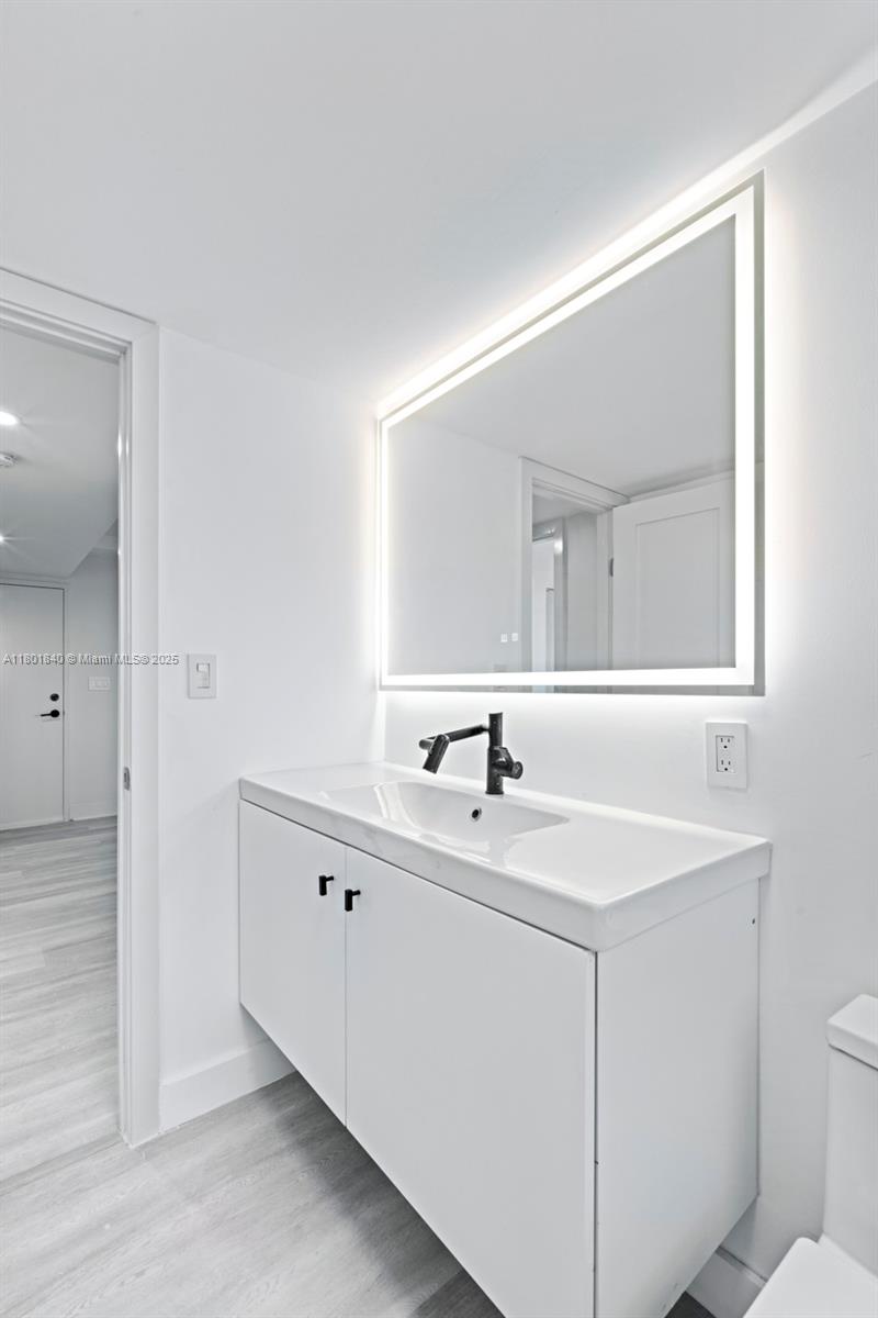 137 Golden Isles Dr #305, Hallandale Beach, Florida image 11