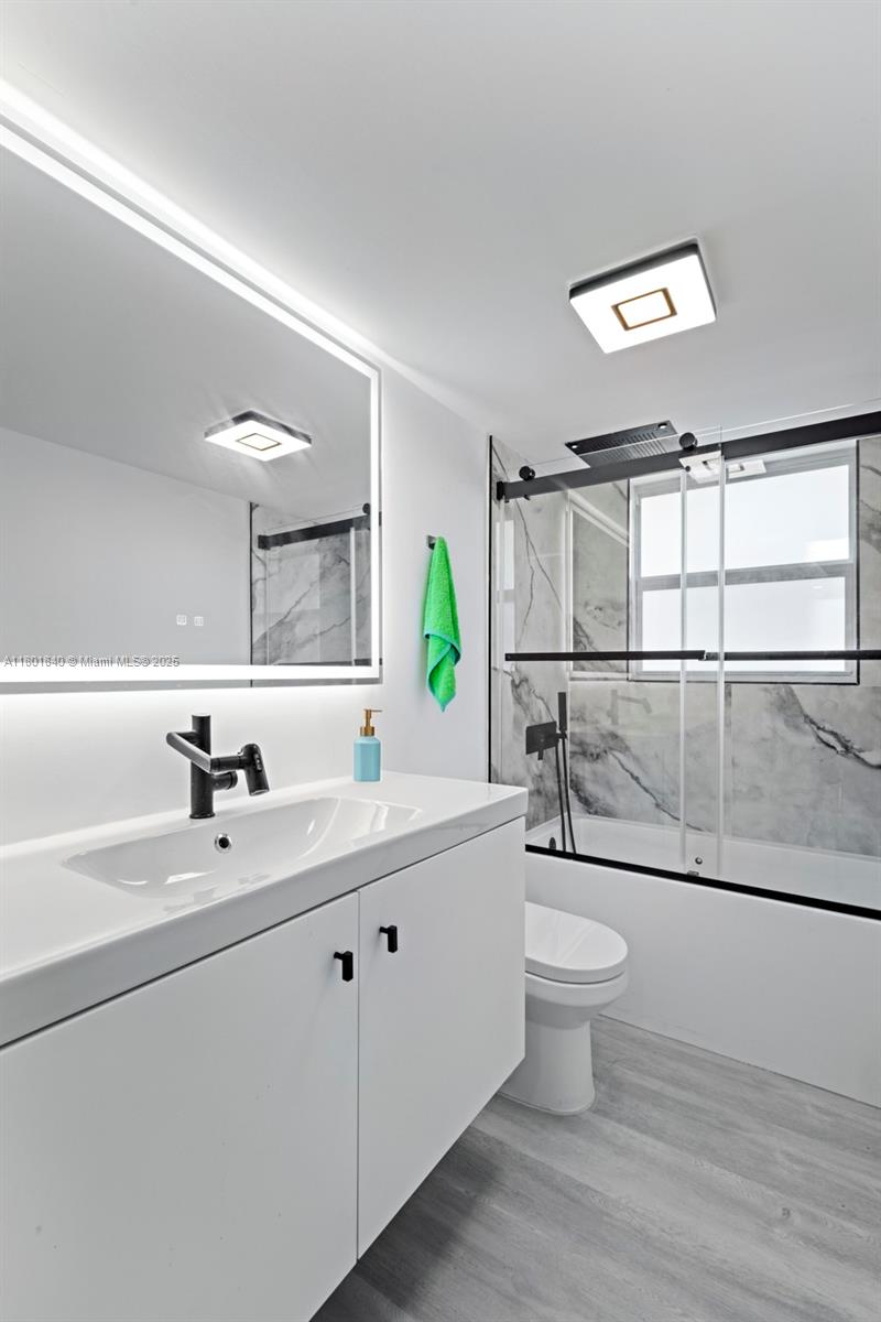 137 Golden Isles Dr #305, Hallandale Beach, Florida image 12