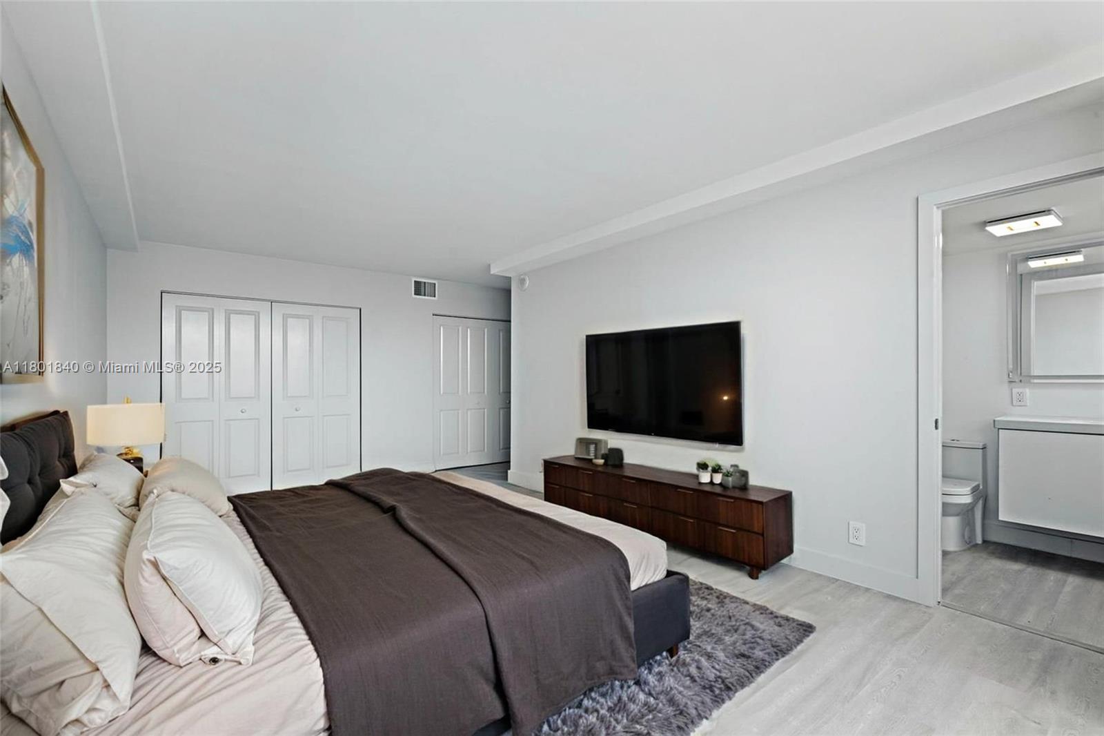 137 Golden Isles Dr #305, Hallandale Beach, Florida image 15