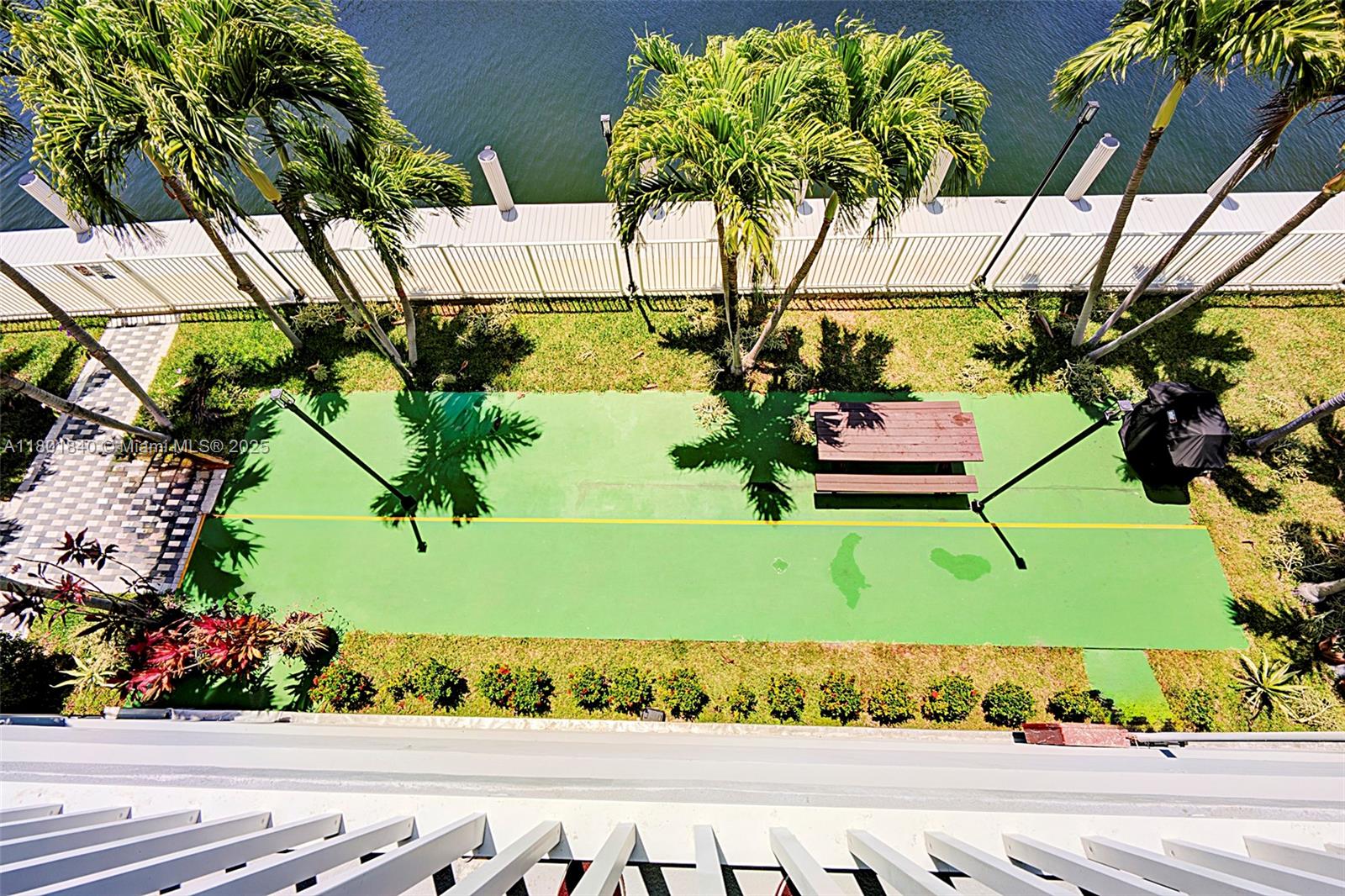 137 Golden Isles Dr #305, Hallandale Beach, Florida image 28