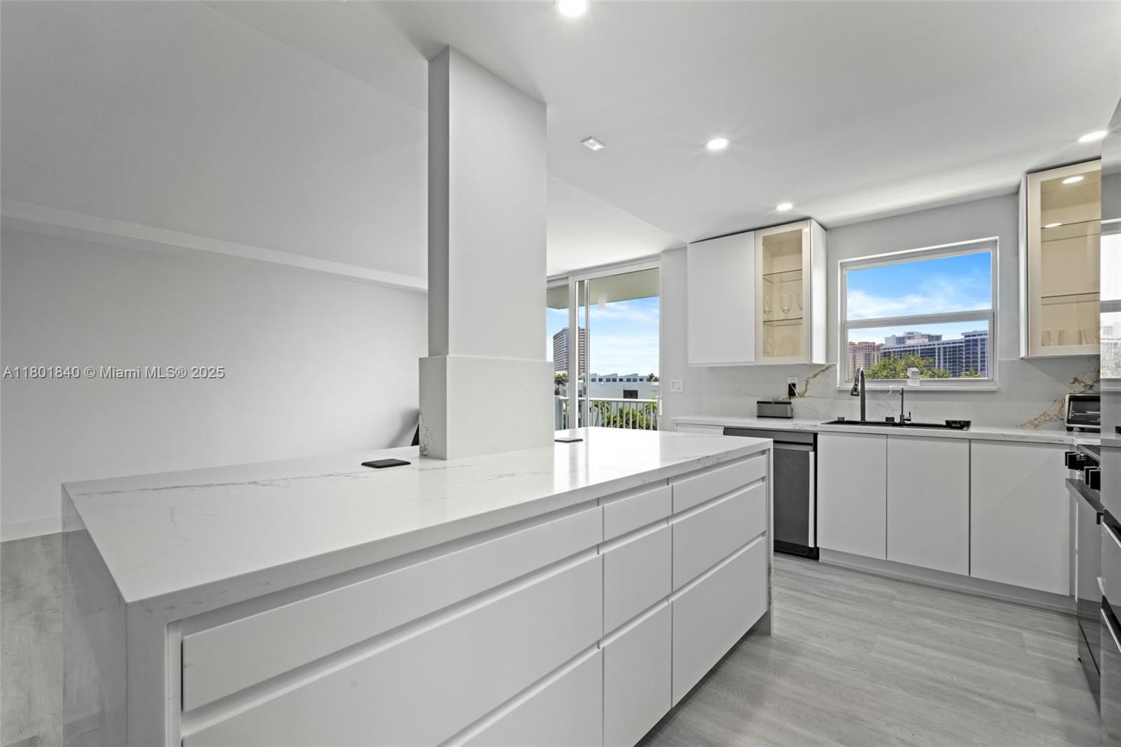137 Golden Isles Dr #305, Hallandale Beach, Florida image 3