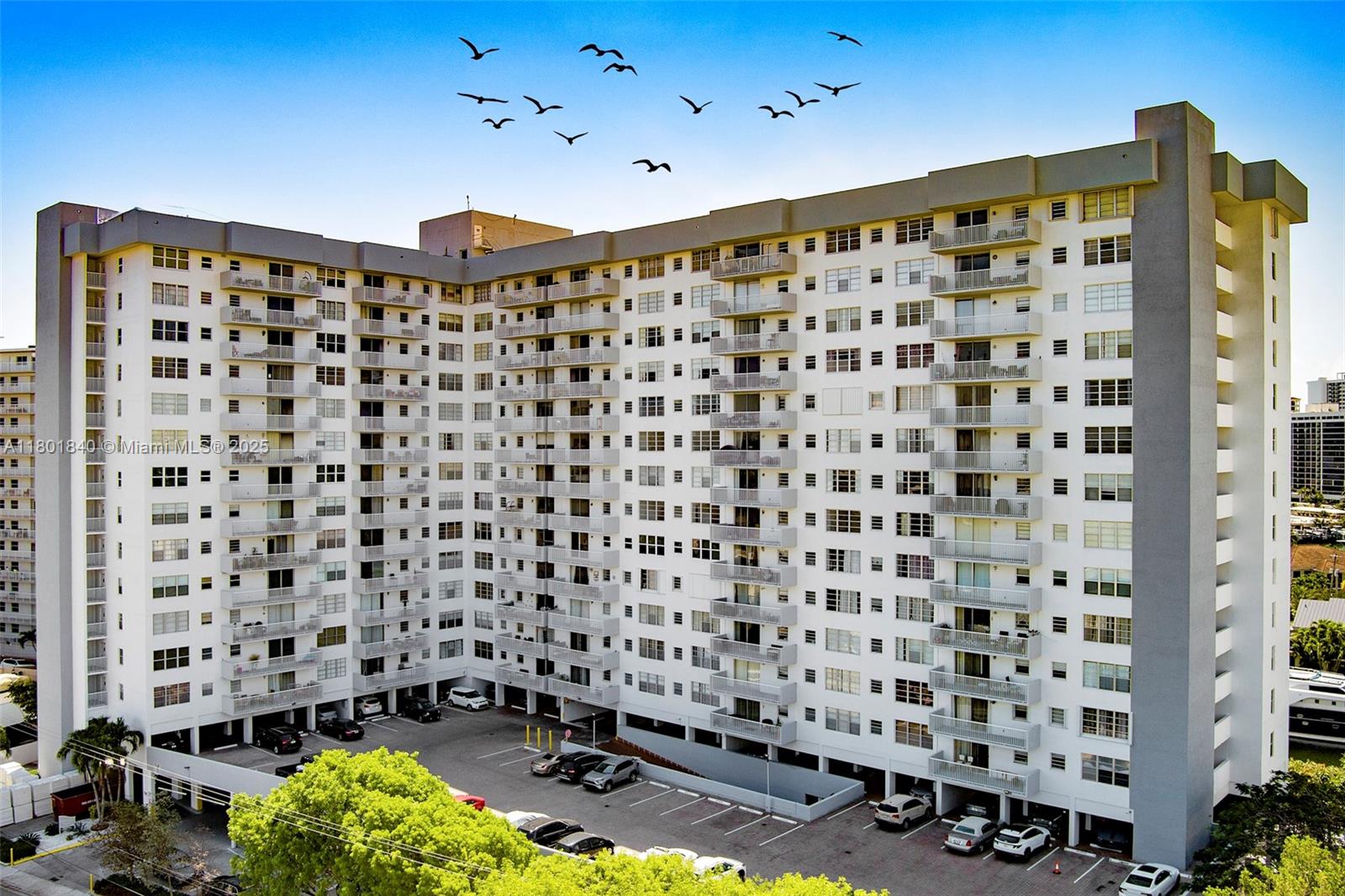 137 Golden Isles Dr #305, Hallandale Beach, Florida image 30