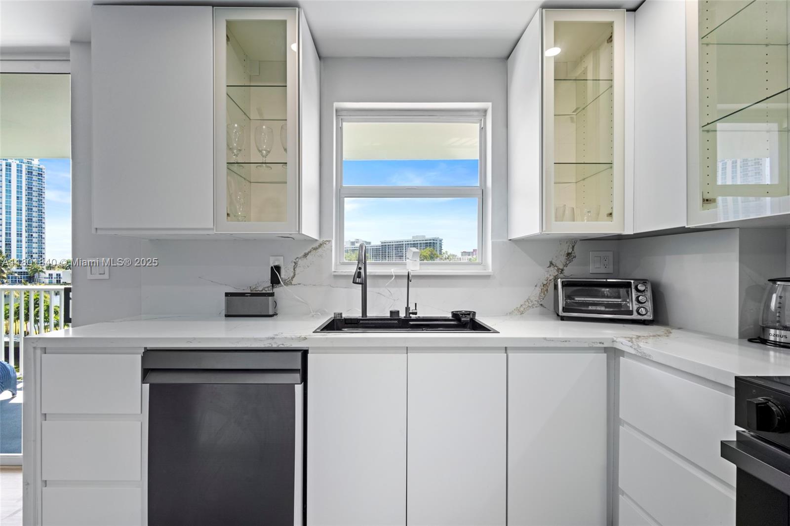 137 Golden Isles Dr #305, Hallandale Beach, Florida image 5