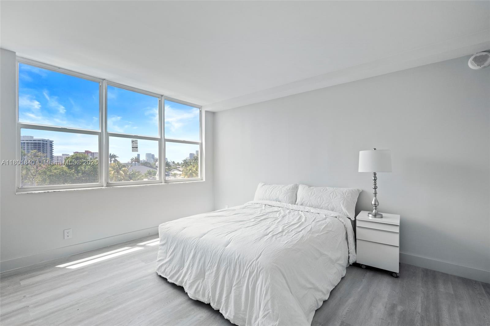 137 Golden Isles Dr #305, Hallandale Beach, Florida image 9