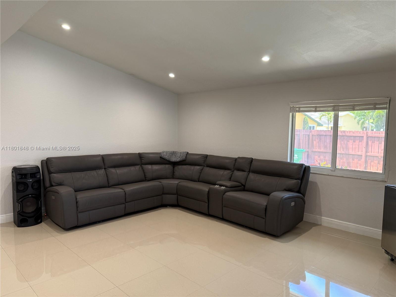 Listing Photo 12