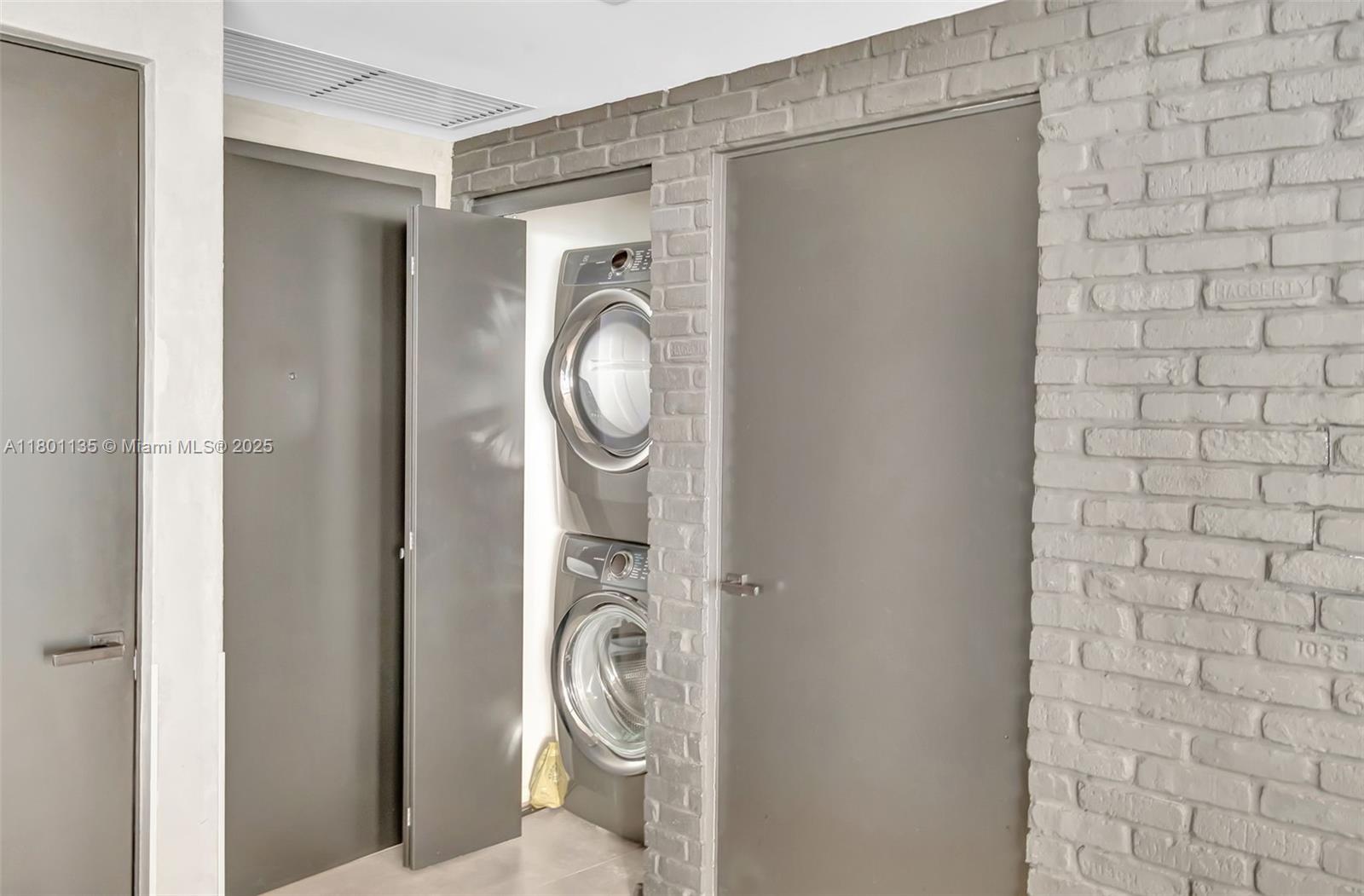 495 Brickell Ave #5202, Miami FL 33131