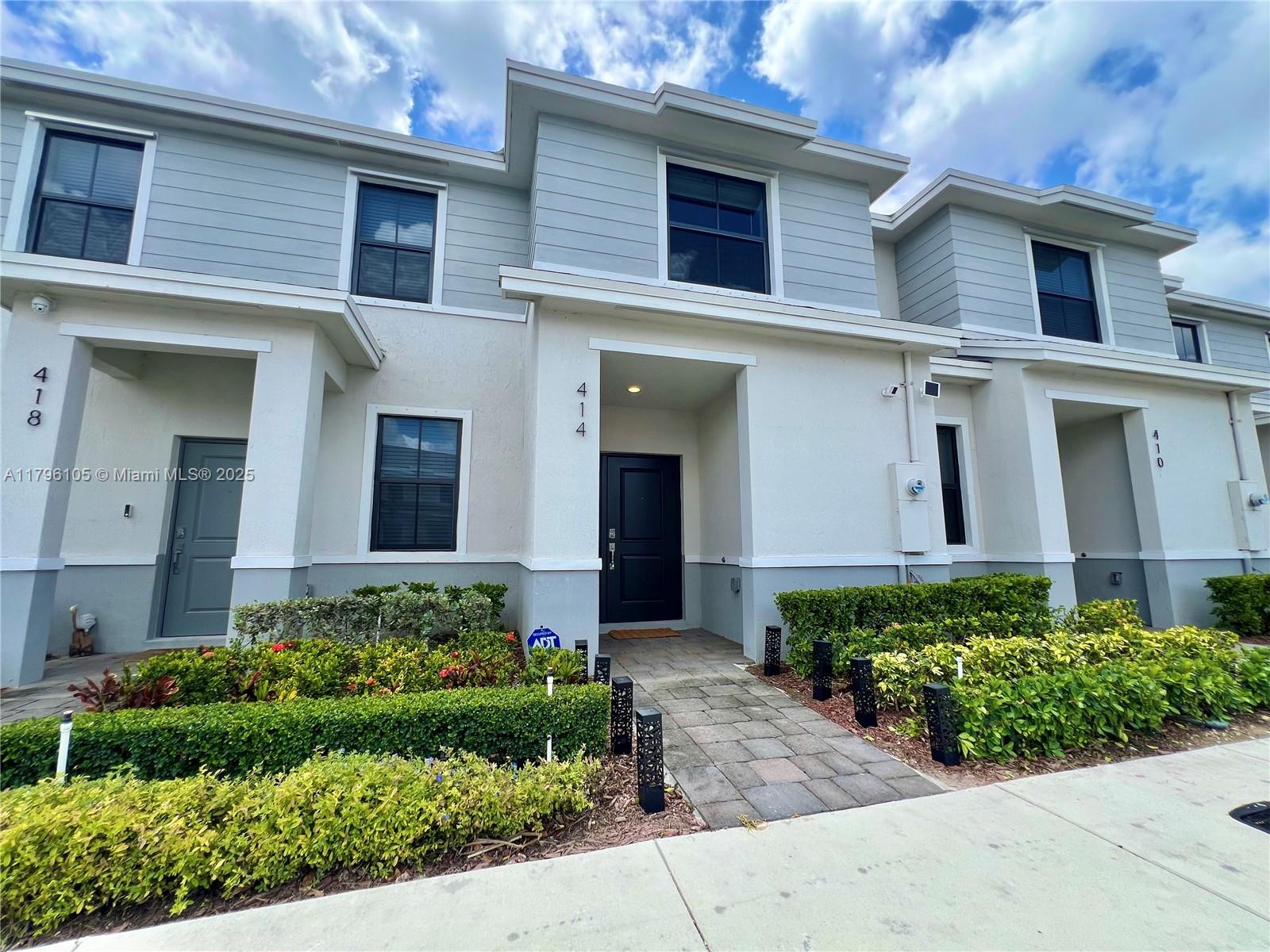 414 NE 12th St, Florida City, Florida image 3