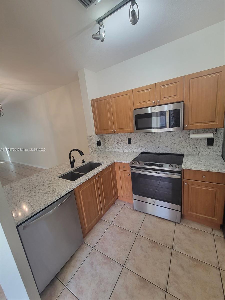 7818 Catalina Cir, Tamarac, Florida image 15