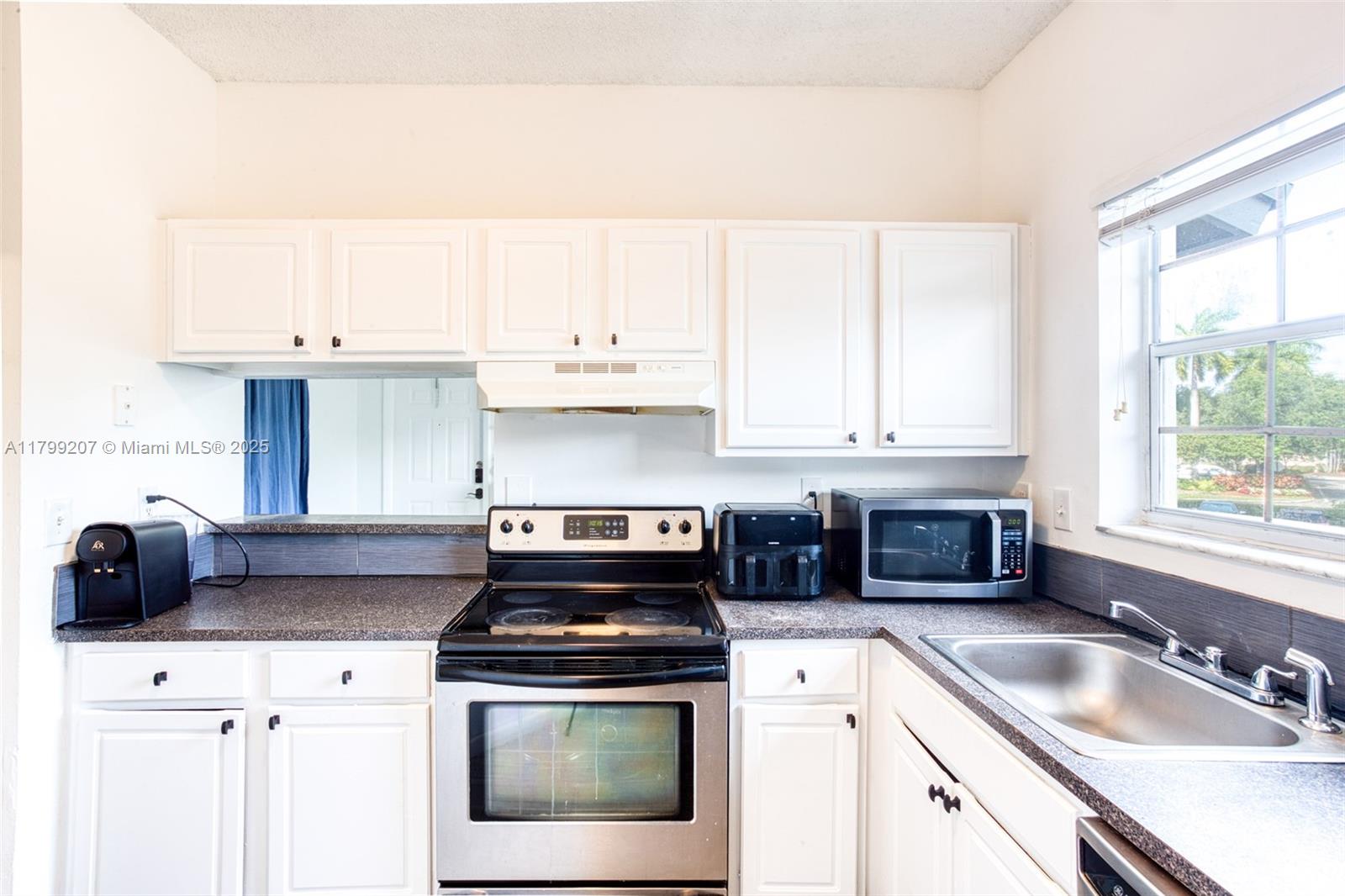 2301 NW 96th Ter #16C, Pembroke Pines, Florida image 12