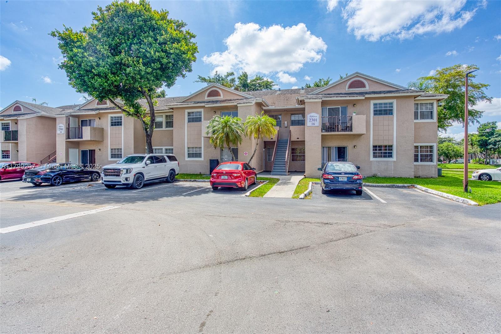 2301 NW 96th Ter #16C, Pembroke Pines, Florida image 17