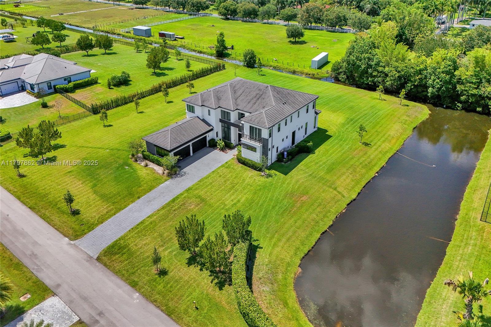 17811 SW 58th St, Southwest Ranches, Florida image 2