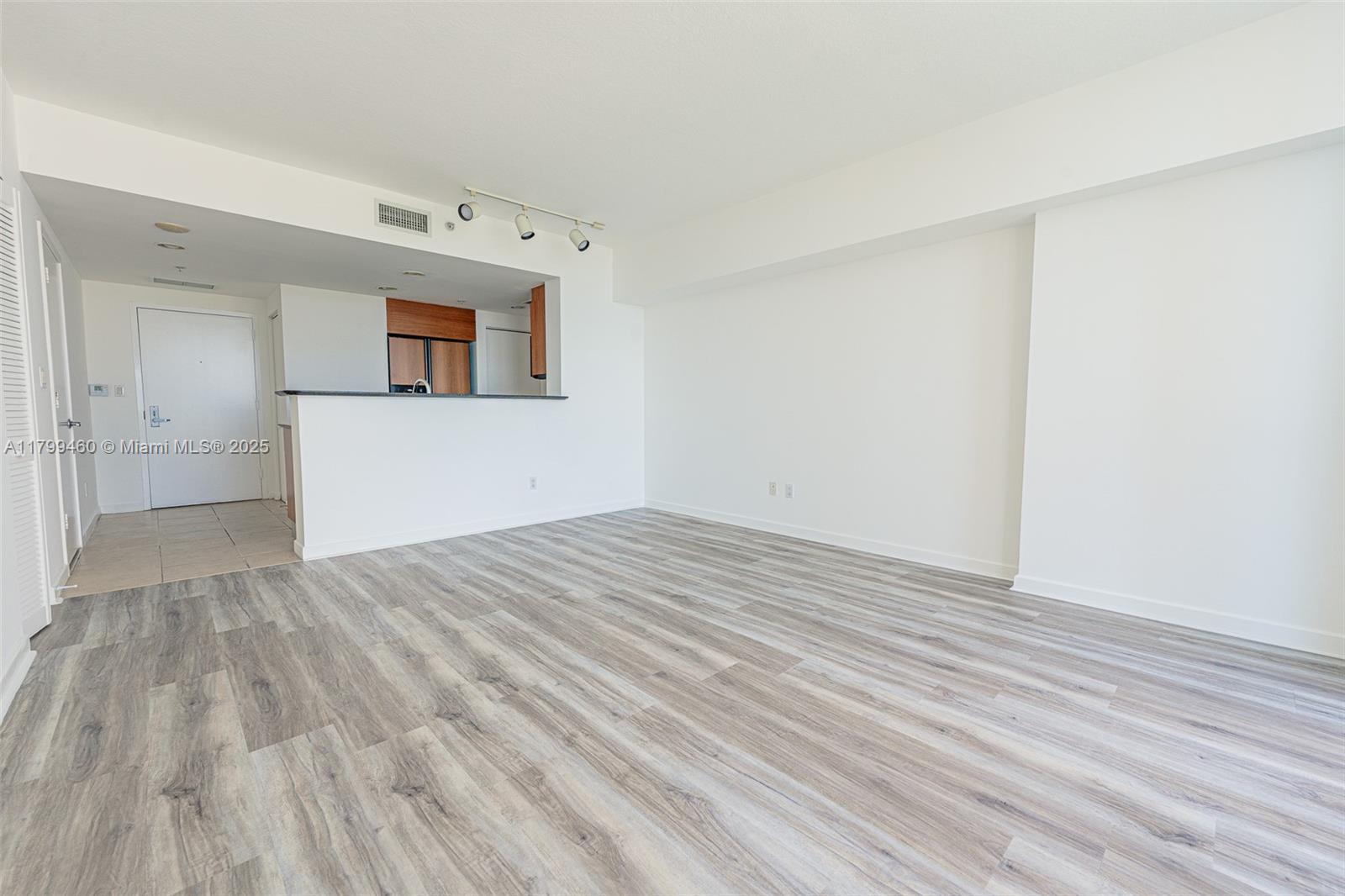 325 S Biscayne Blvd #2020, Miami FL 33131