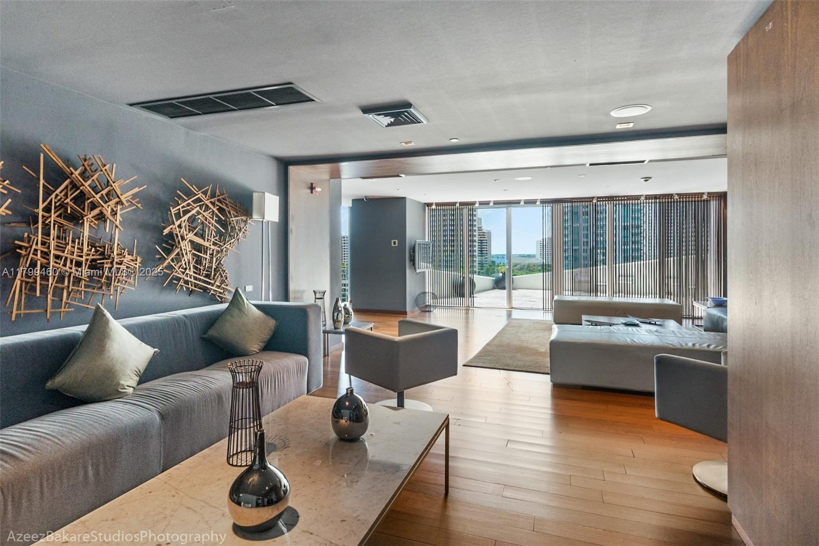 325 S Biscayne Blvd #2020, Miami FL 33131