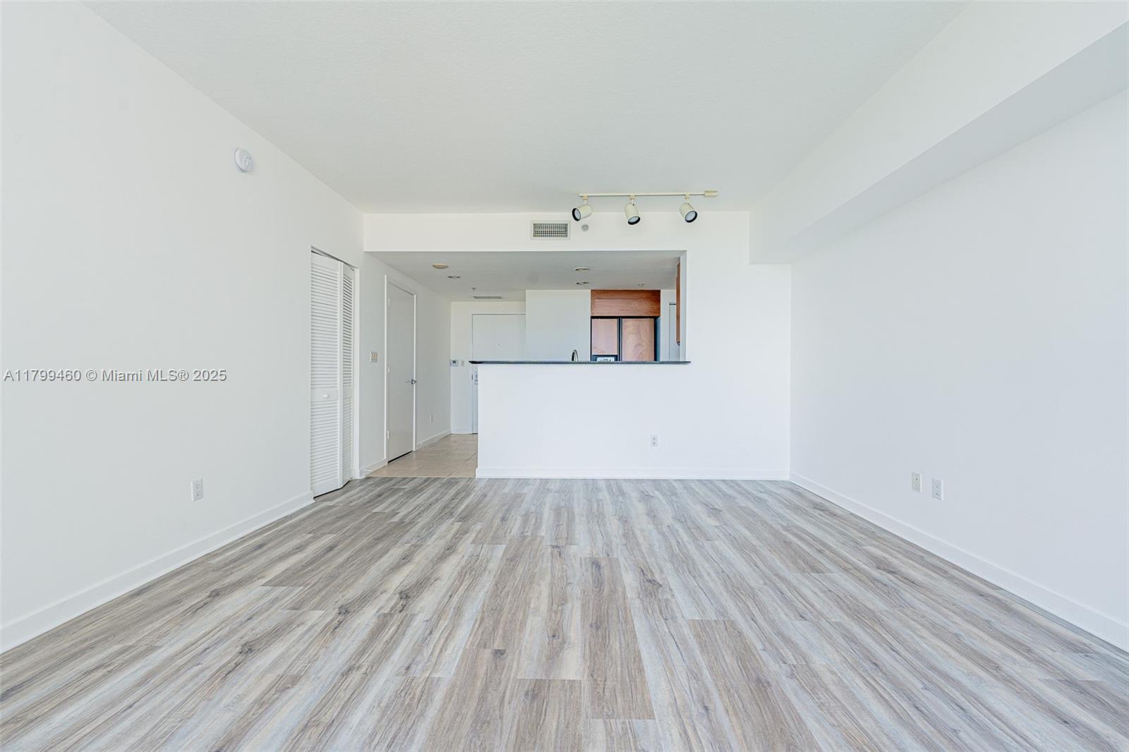 325 S Biscayne Blvd #2020, Miami FL 33131