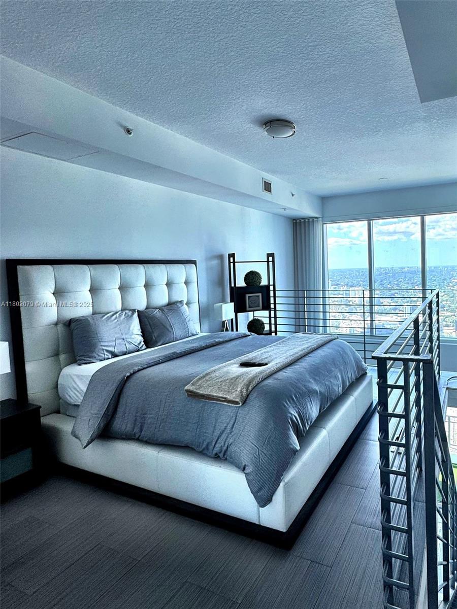 60 SW 13th St #3009, Miami FL 33130