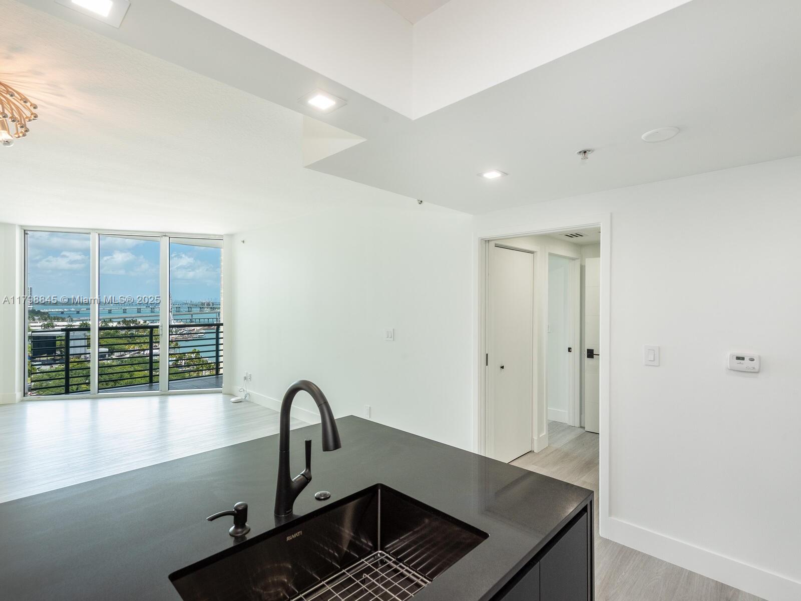 325 S Biscayne Blvd #1624, Miami FL 33131