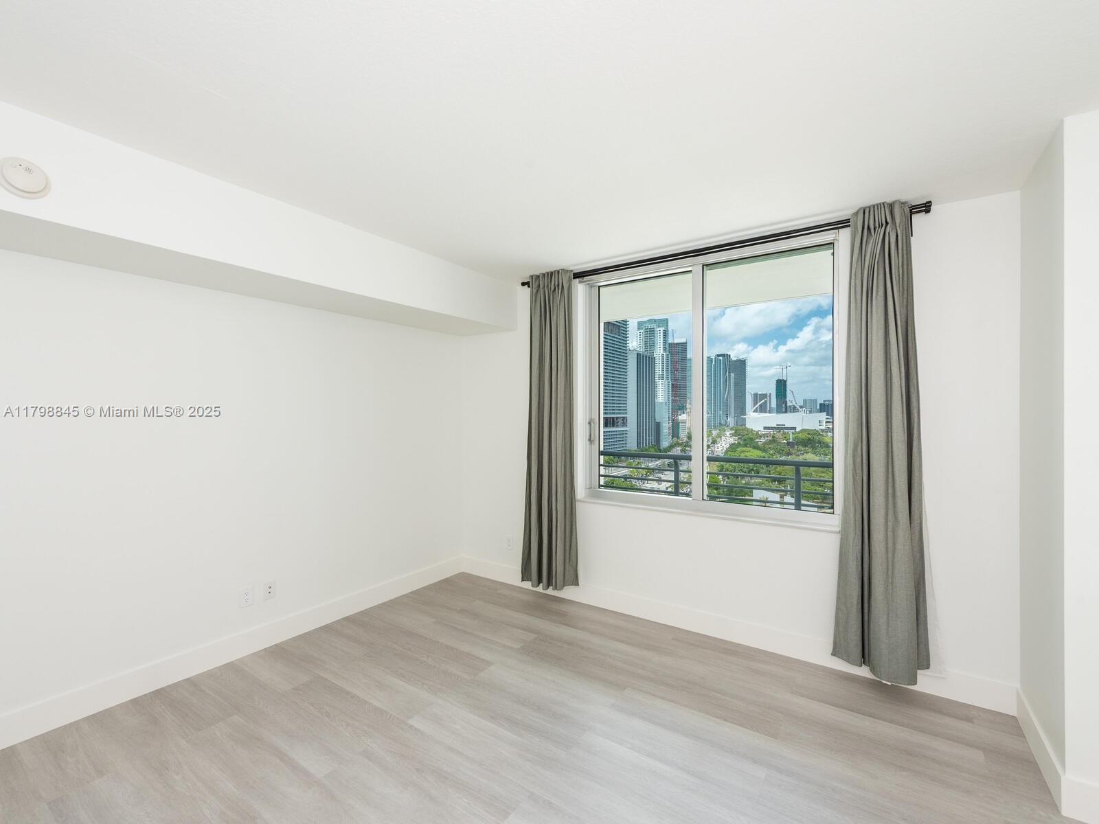 325 S Biscayne Blvd #1624, Miami FL 33131