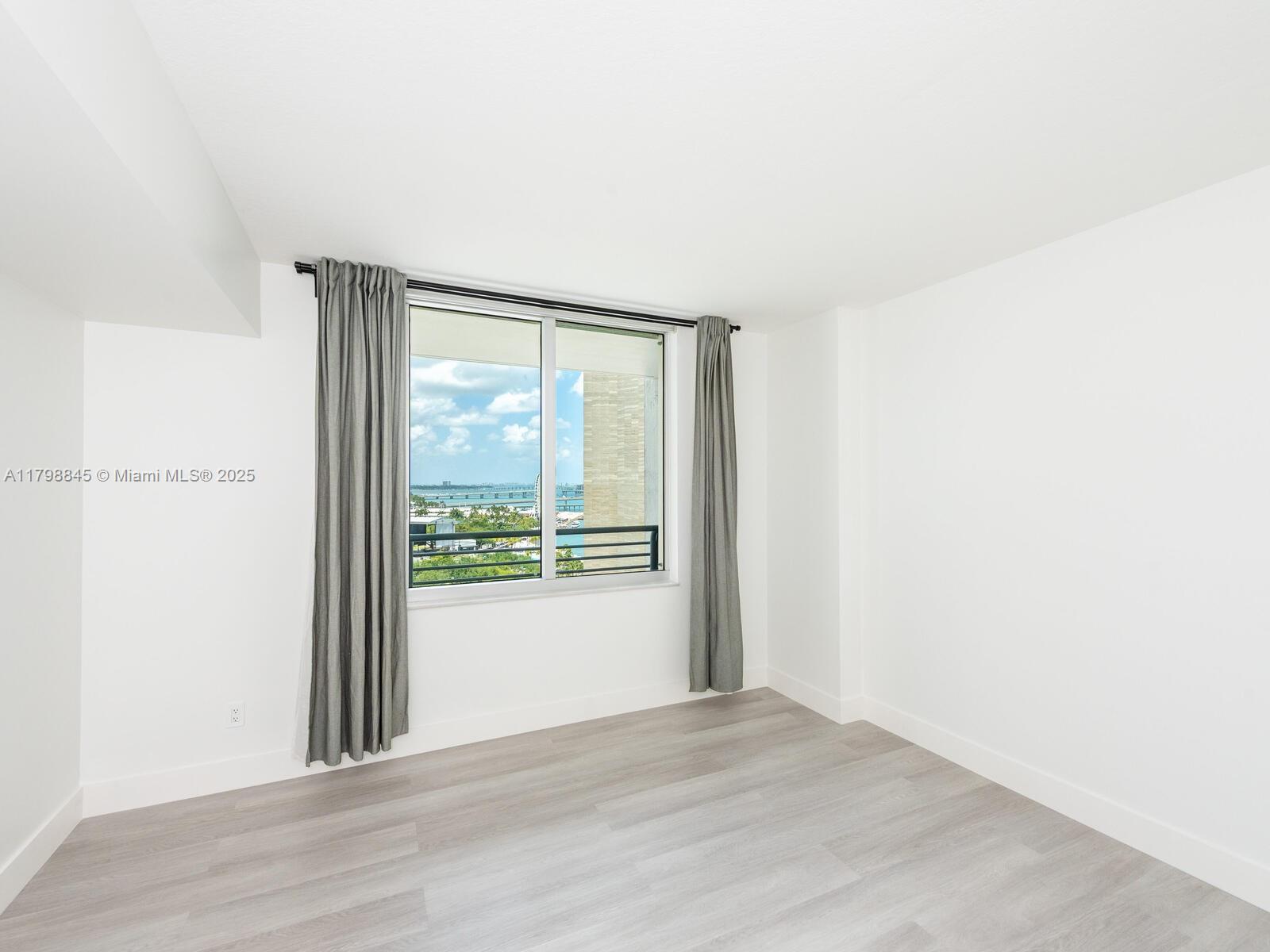 325 S Biscayne Blvd #1624, Miami FL 33131