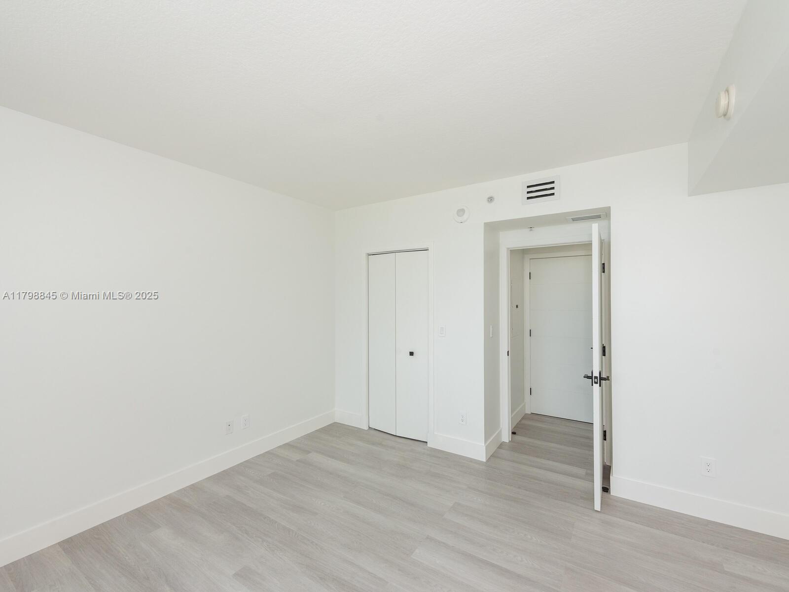 325 S Biscayne Blvd #1624, Miami FL 33131
