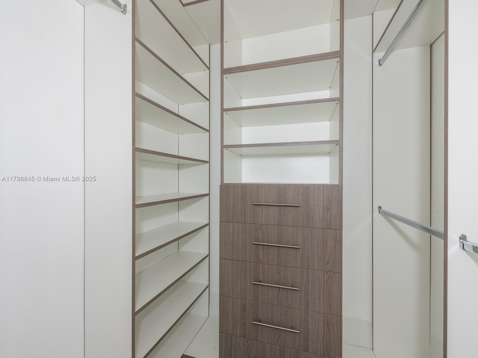 325 S Biscayne Blvd #1624, Miami FL 33131
