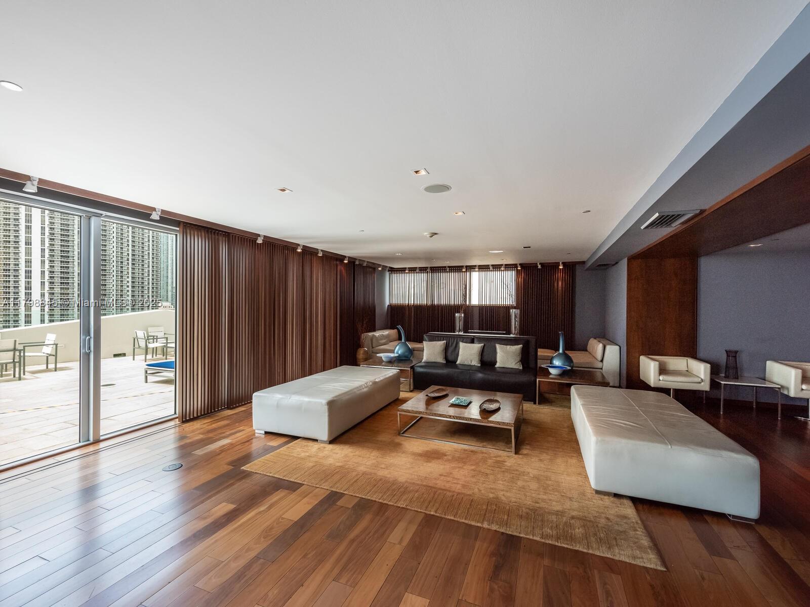325 S Biscayne Blvd #1624, Miami FL 33131