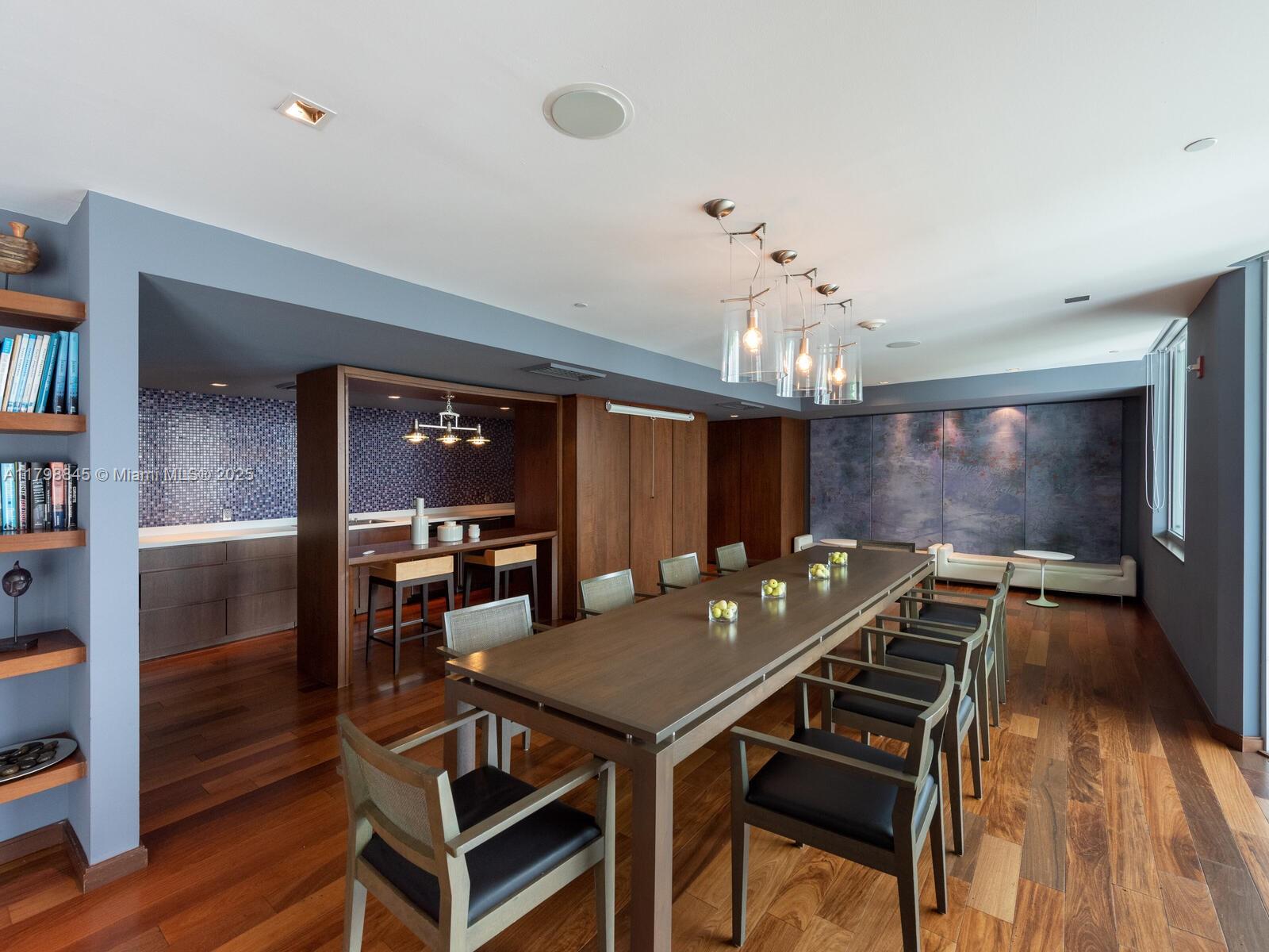325 S Biscayne Blvd #1624, Miami FL 33131
