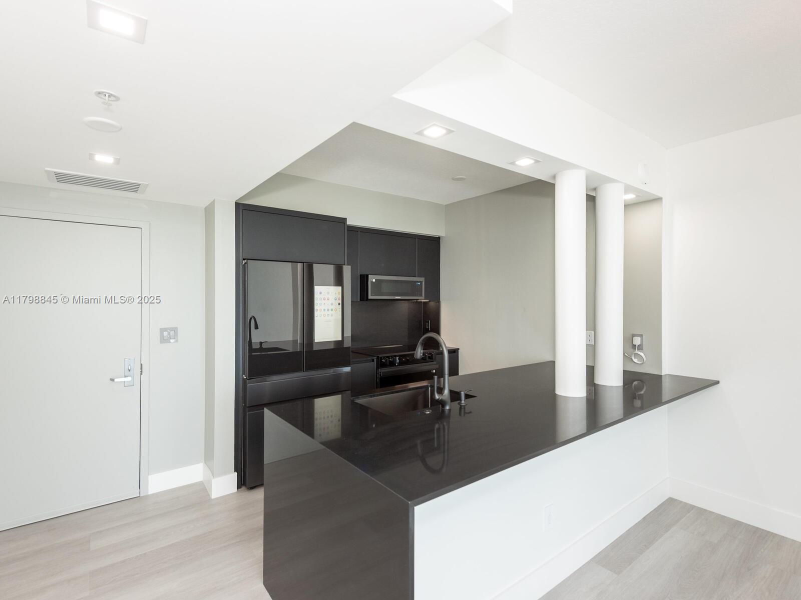 325 S Biscayne Blvd #1624, Miami FL 33131