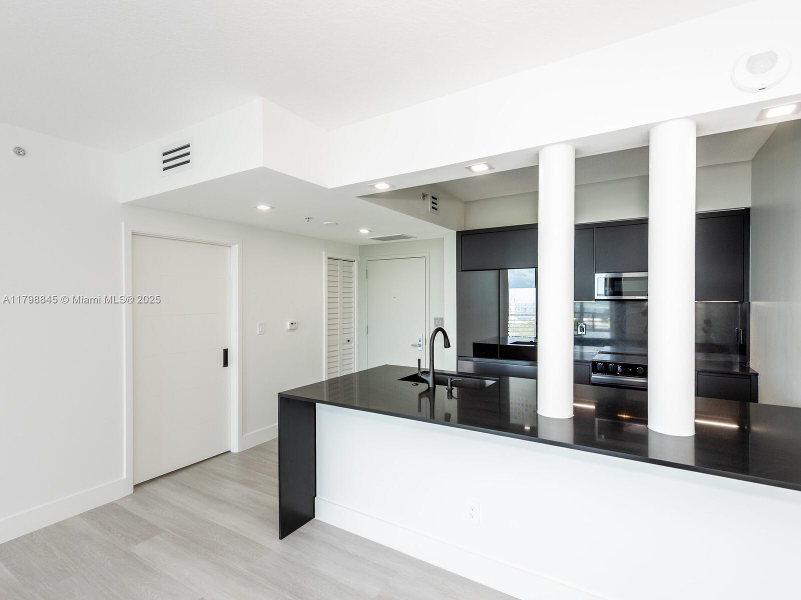 325 S Biscayne Blvd #1624, Miami FL 33131