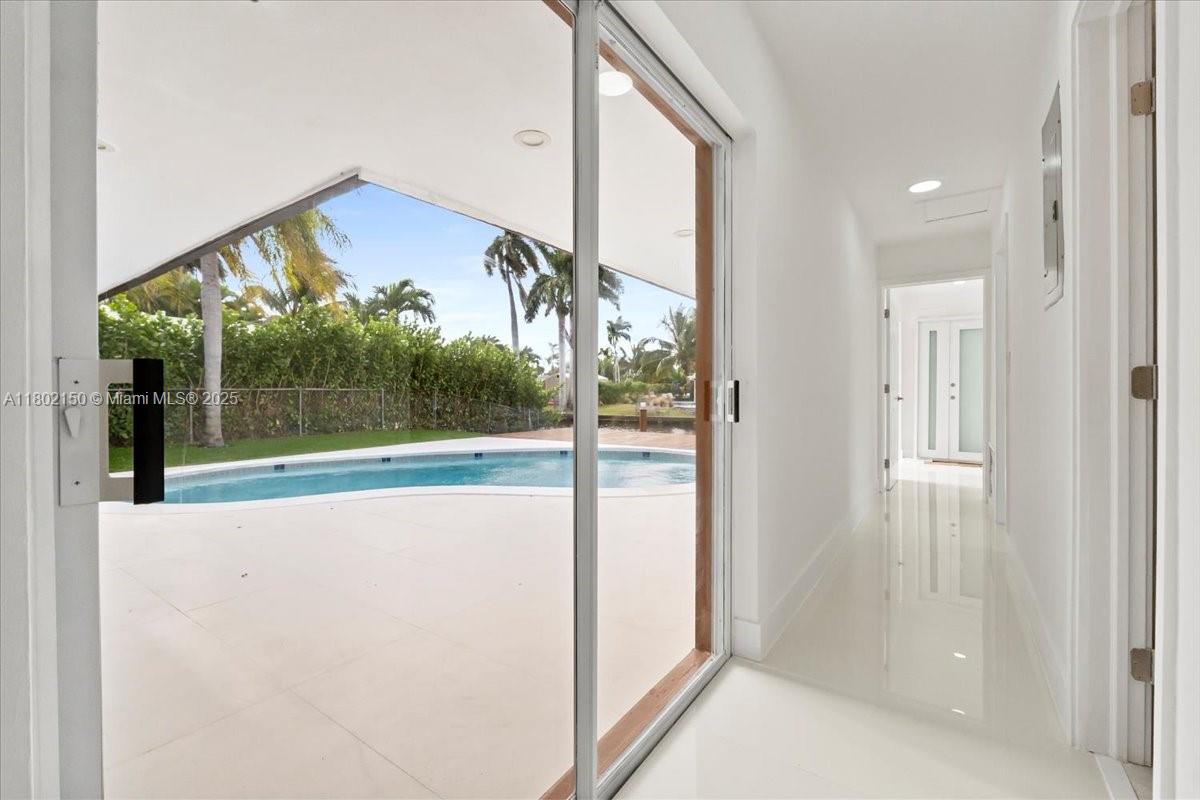 1910 NW 36th St, Oakland Park, Florida image 25
