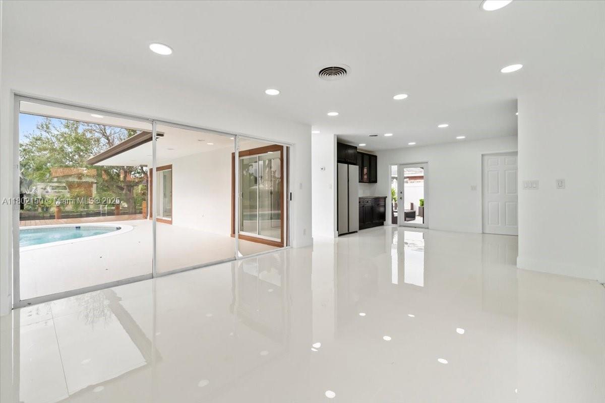 1910 NW 36th St, Oakland Park, Florida image 36
