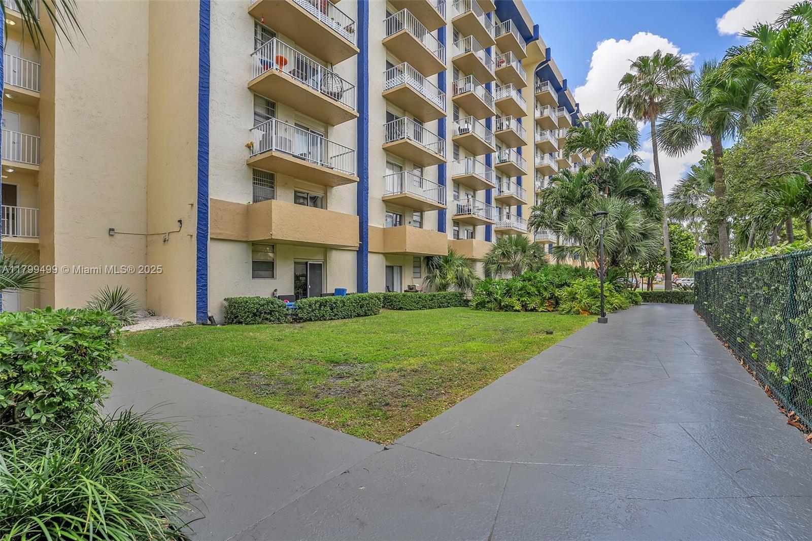 4550 NW 9th St #106E, Miami, Florida image 19