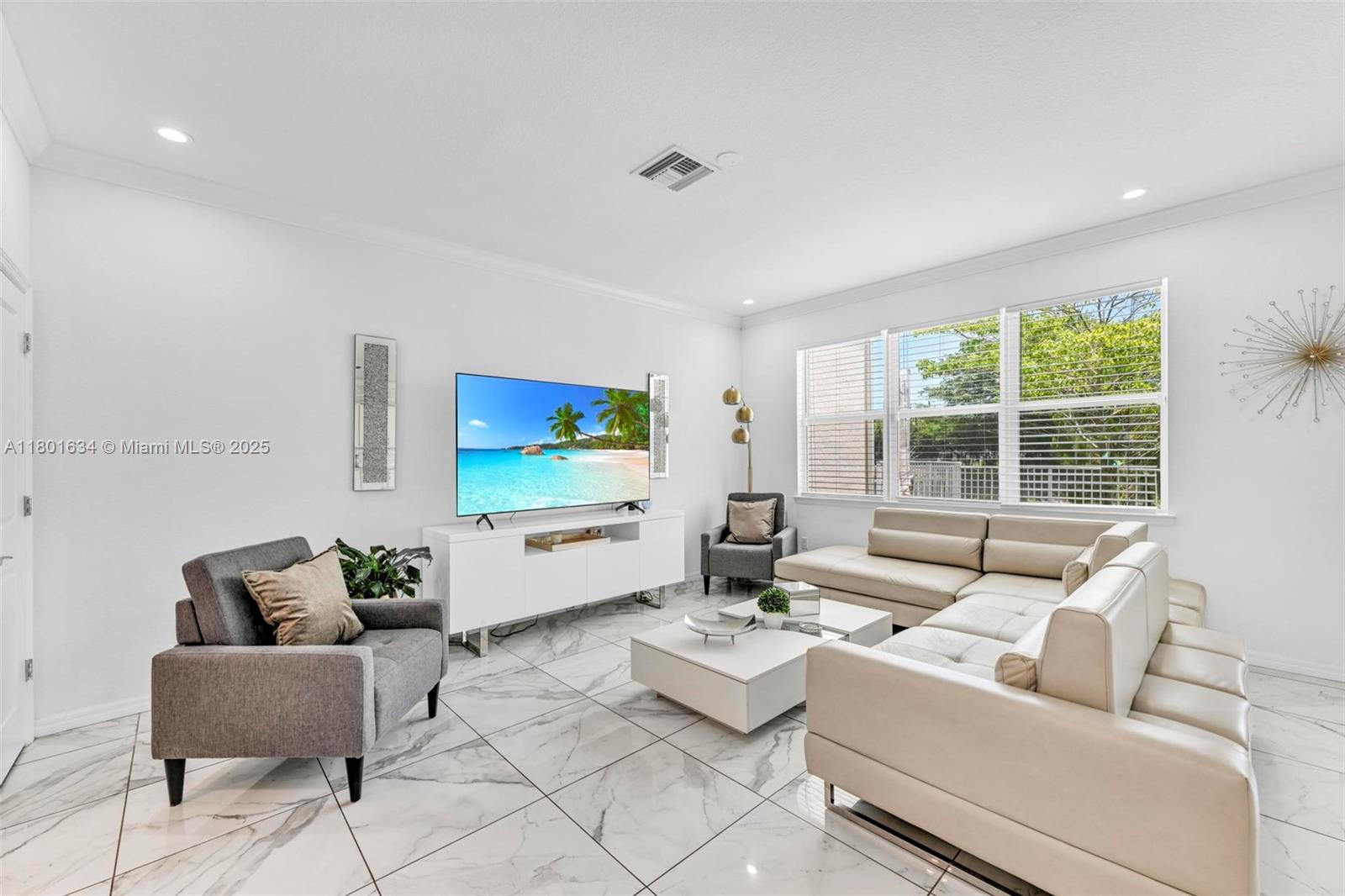 1083 Eucalyptus Dr, Hollywood, Florida image 2