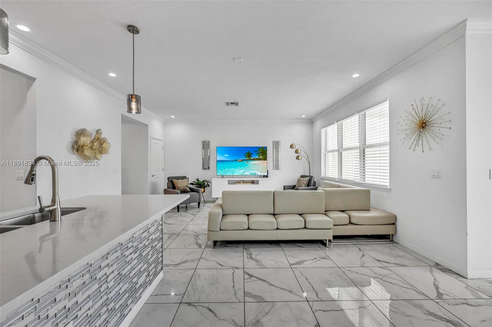 1083 Eucalyptus Dr, Hollywood, Florida image 4