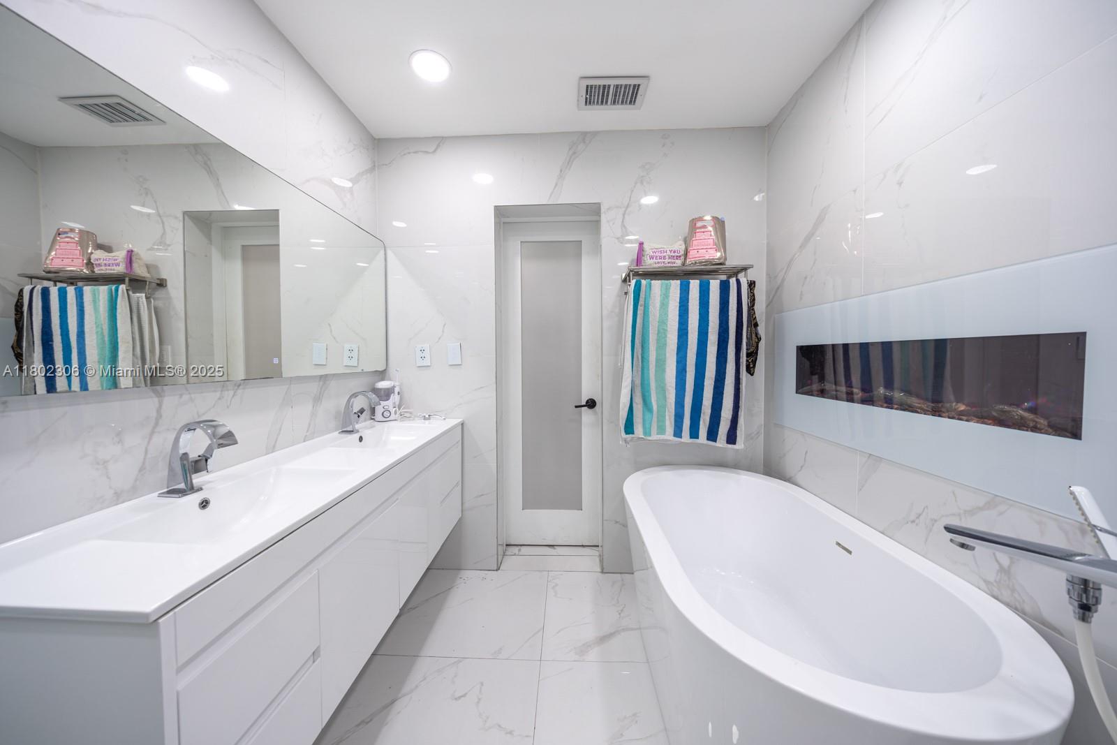 18250 NW 86th Ave, Hialeah, Florida image 33