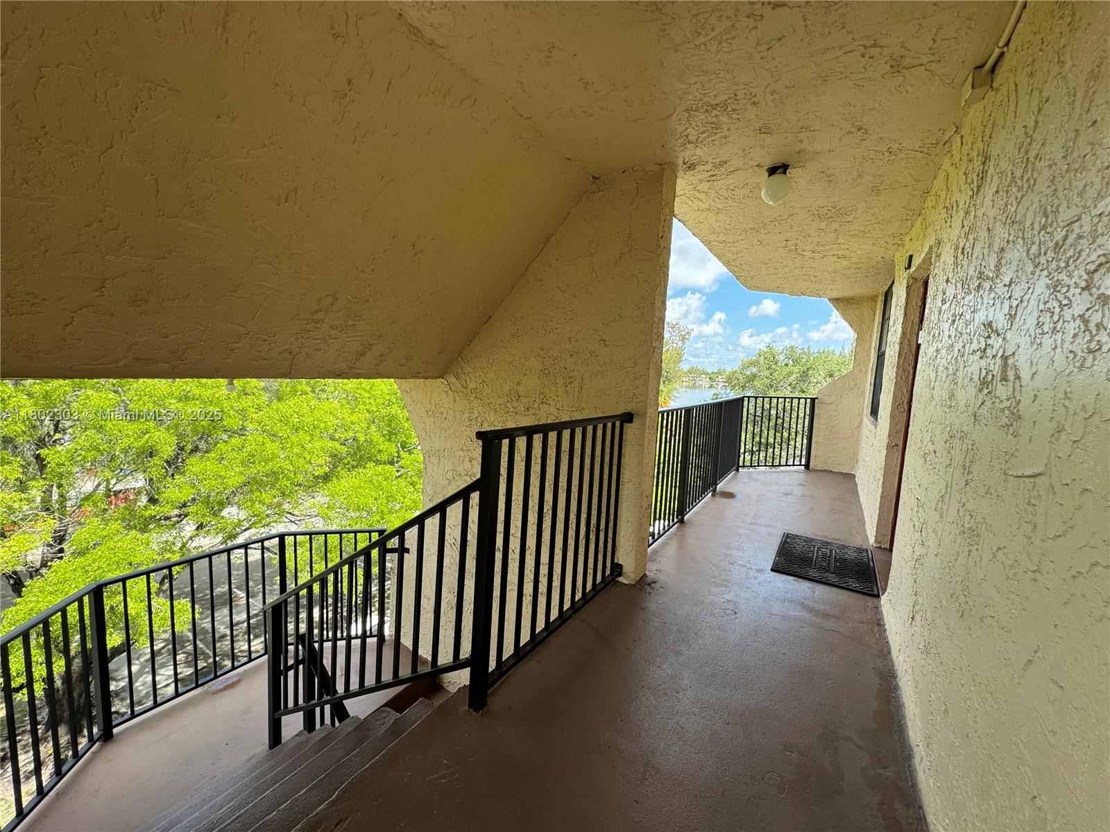 3550 Blue Lake Dr #501, Pompano Beach, Florida image 3
