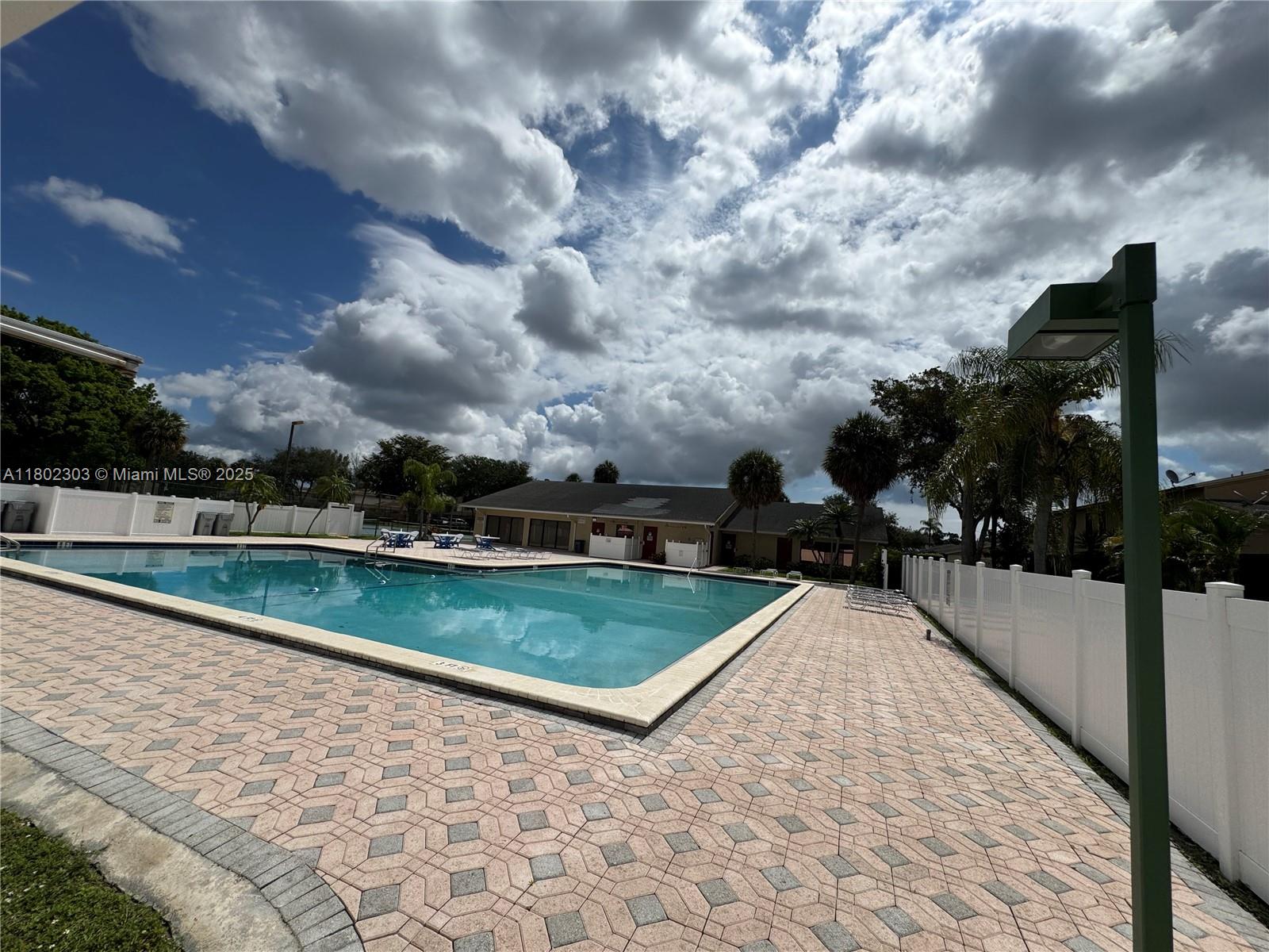 3550 Blue Lake Dr #501, Pompano Beach, Florida image 33