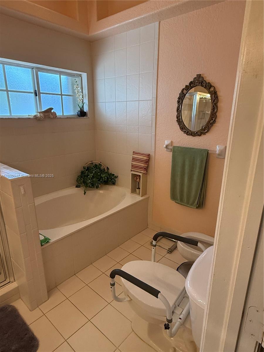 8943 NW 174th St, Hialeah, Florida image 2