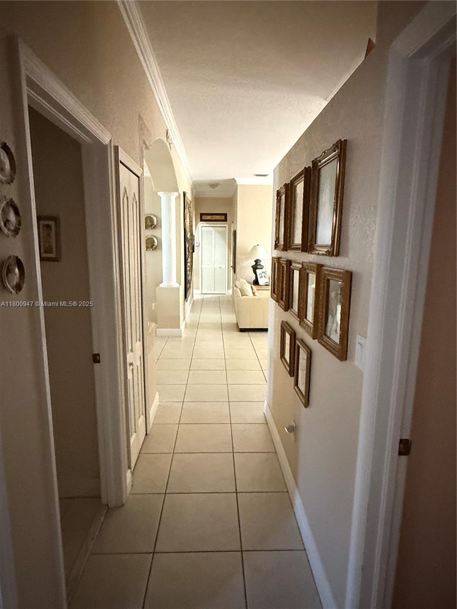 8943 NW 174th St, Hialeah, Florida image 9