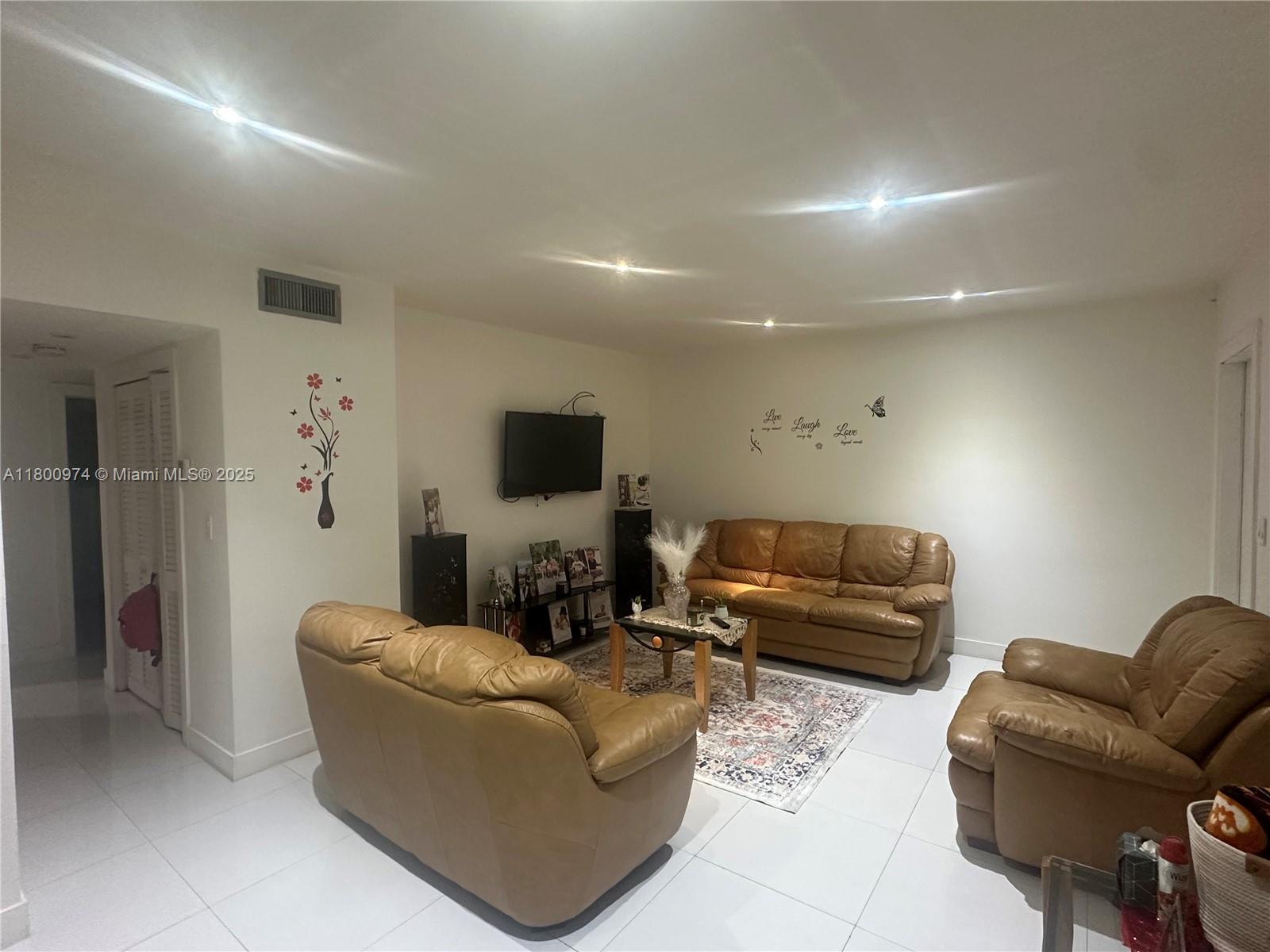 1958 Monroe St #102, Hollywood, Florida image 9