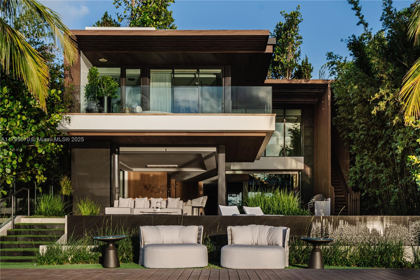 House for Sale in Miami Beach, FL