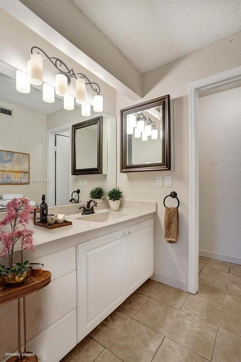 8465 Waterford Cir #8465, Tamarac, Florida image 11