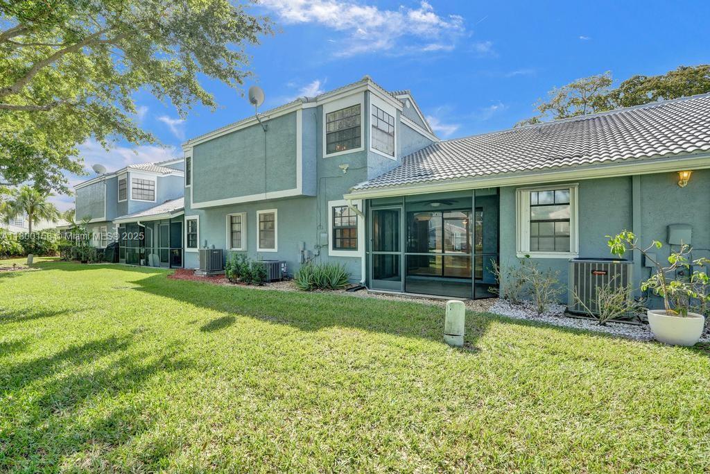 8465 Waterford Cir #8465, Tamarac, Florida image 14