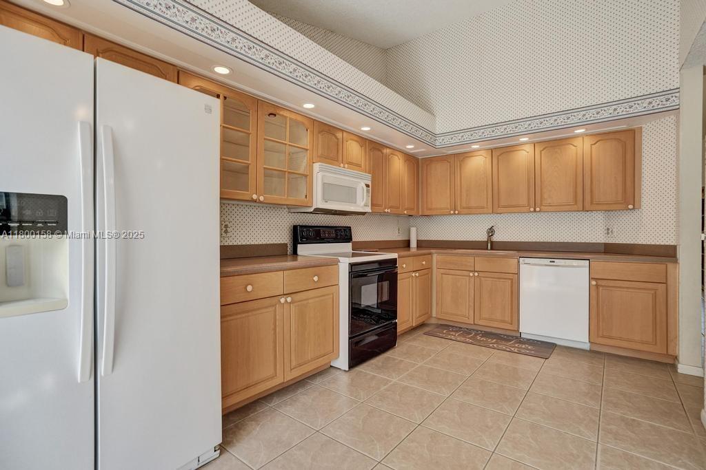 8465 Waterford Cir #8465, Tamarac, Florida image 23